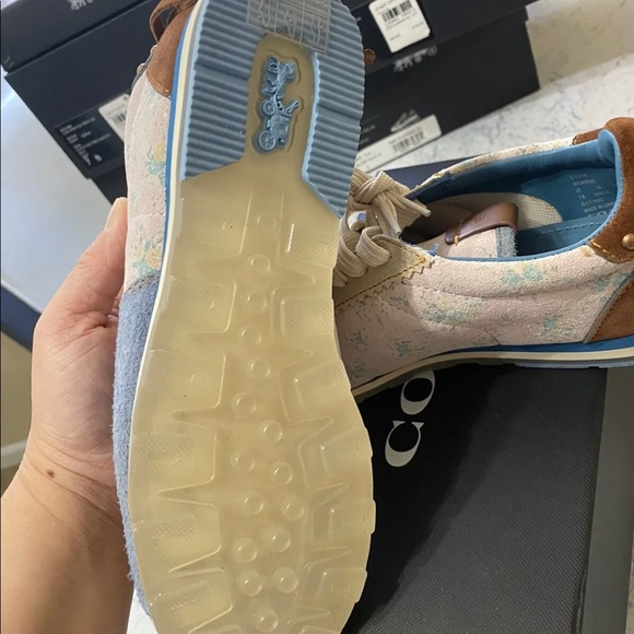 Coach C122 with Fringe Size 7B - Picture 6 of 10